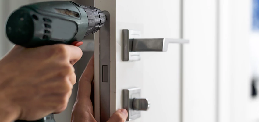 Locksmith For Lock Replacement Near Me in Charter Oak, CA