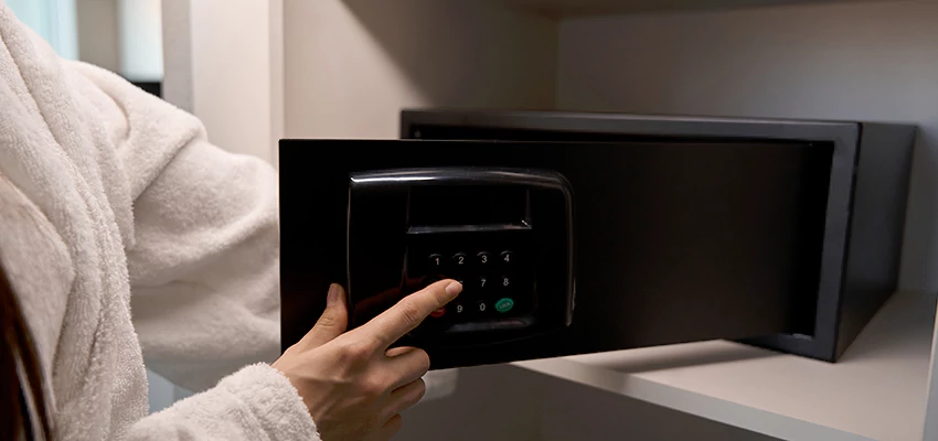 Safe Unlocking Service Company in Charter Oak, California