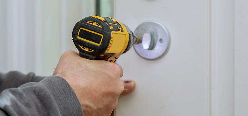 Street Locksmith For Smart Lock Repair in Charter Oak, CA