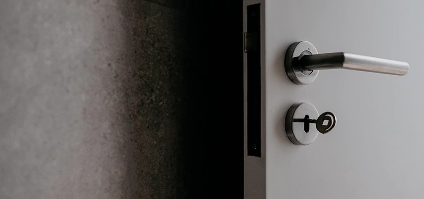 Front Door Handle Repair And Installation in Charter Oak, CA